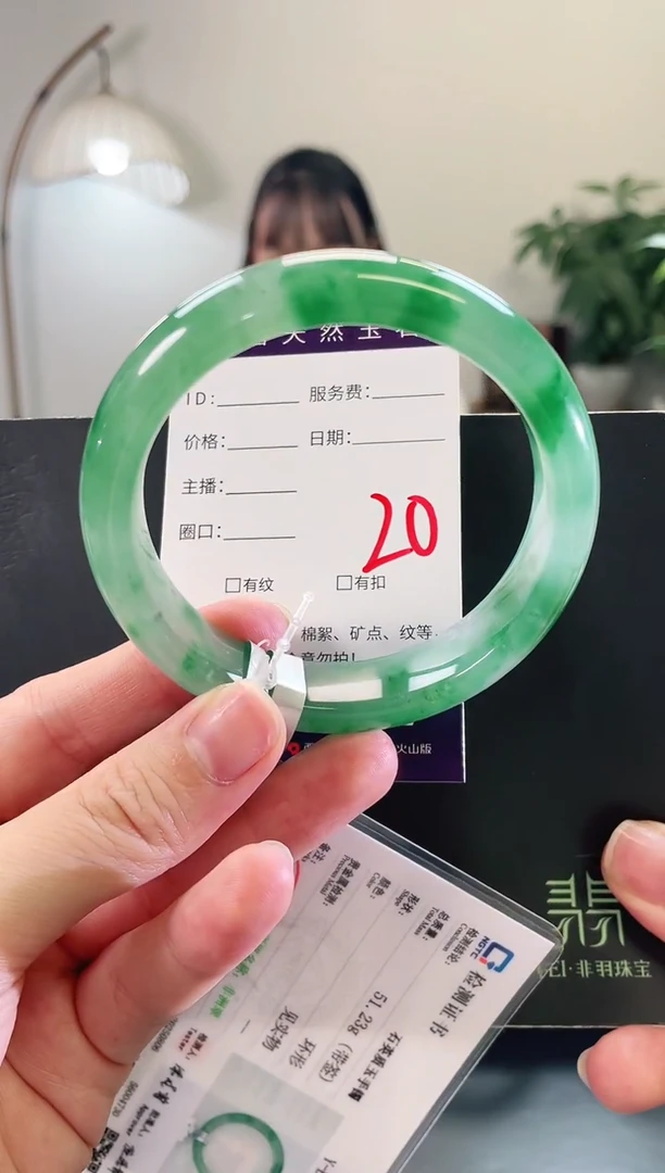 未镶嵌手镯石英质玉20