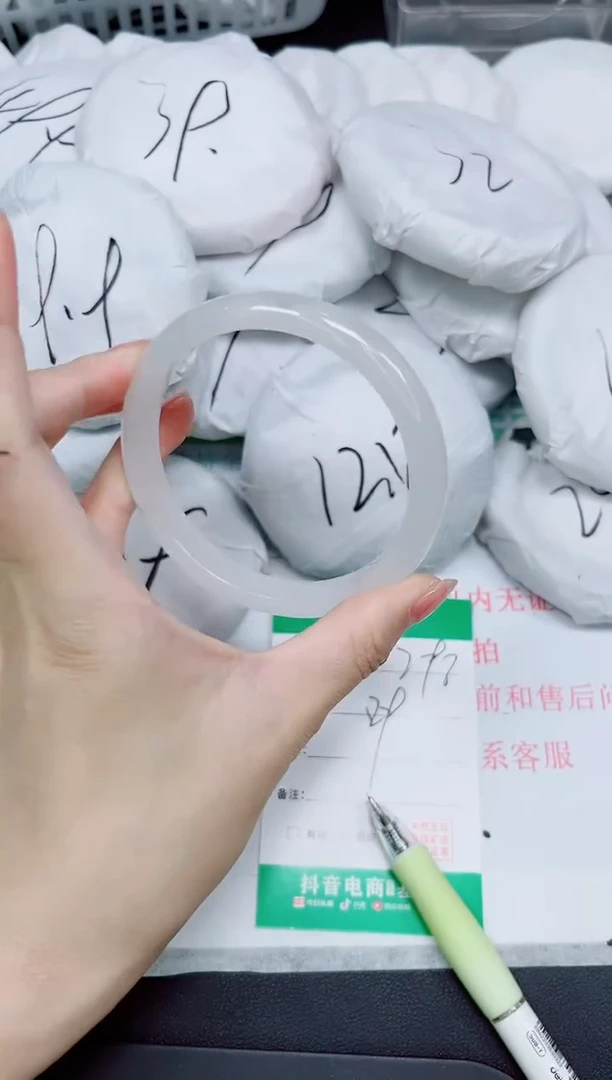 石英质玉手镯未镶嵌298-64