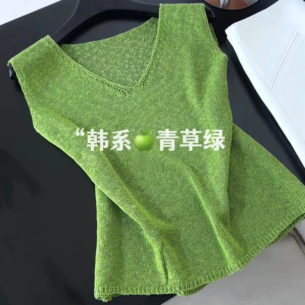 韩系ootd穿搭青草绿V领镂空背心女装夏季新款森系清新多巴胺上衣