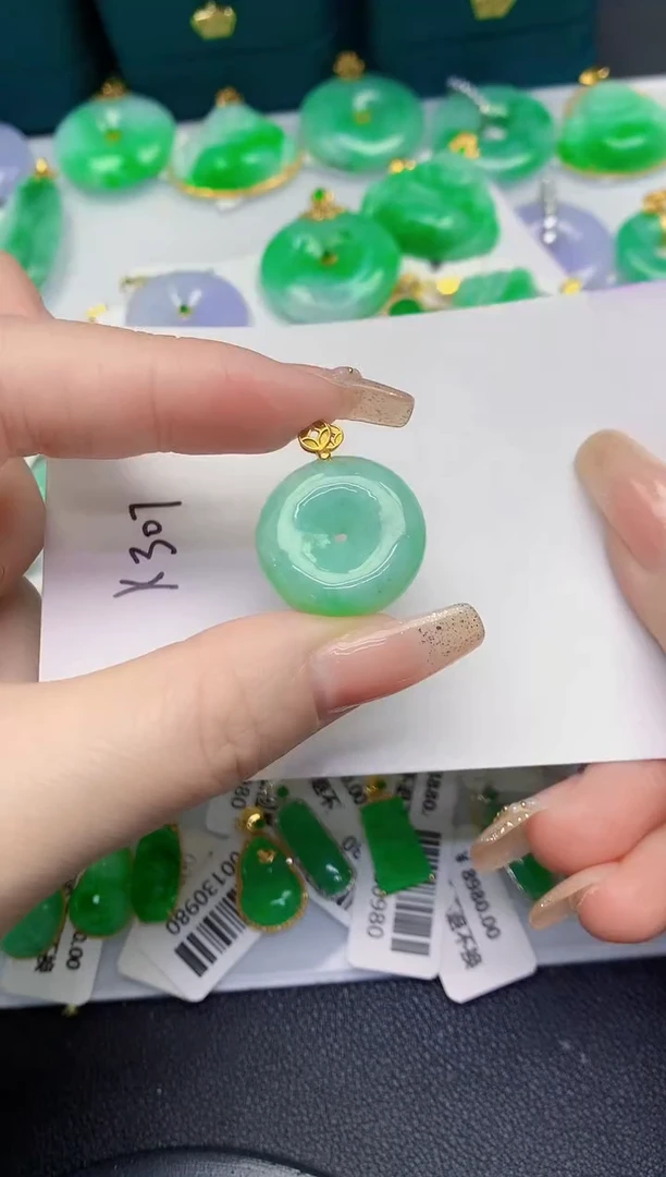 颈饰未镶嵌翡翠缅甸天然翡翠A货