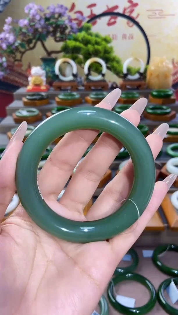 【闪购商品】和田玉手镯未镶嵌粉青手镯