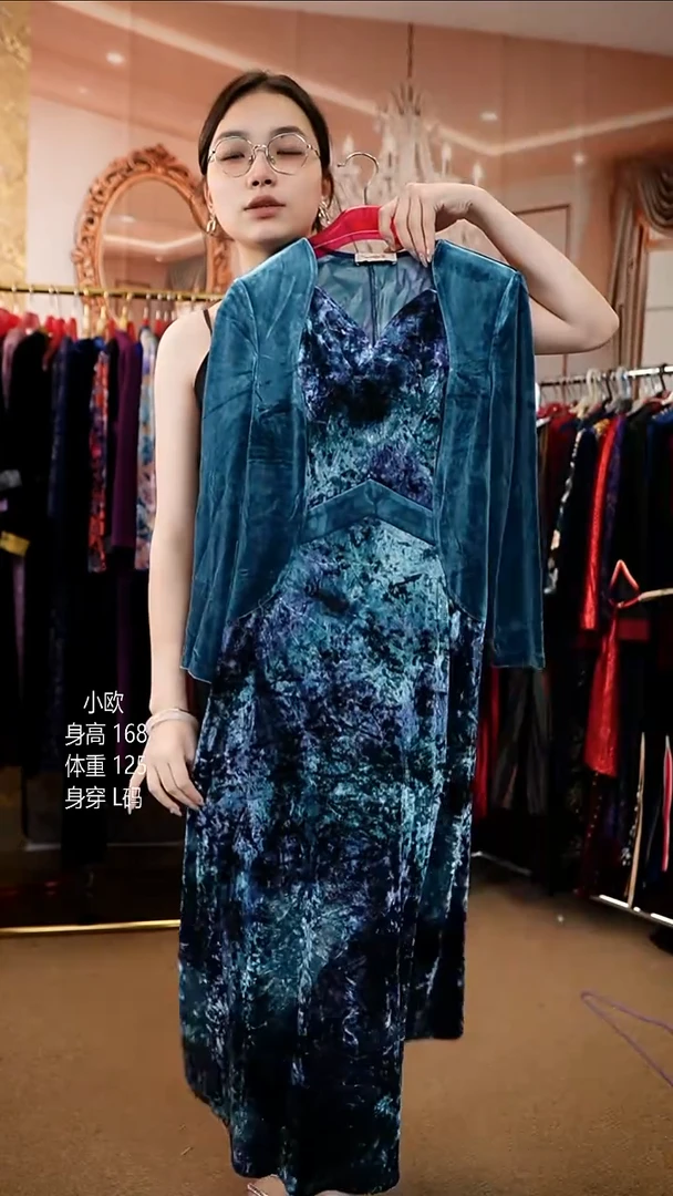 挂脖款125斤以内能穿   76778