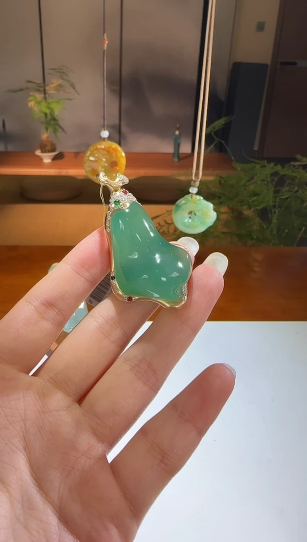 翡翠18K金镶嵌颈饰【鑫鑫】