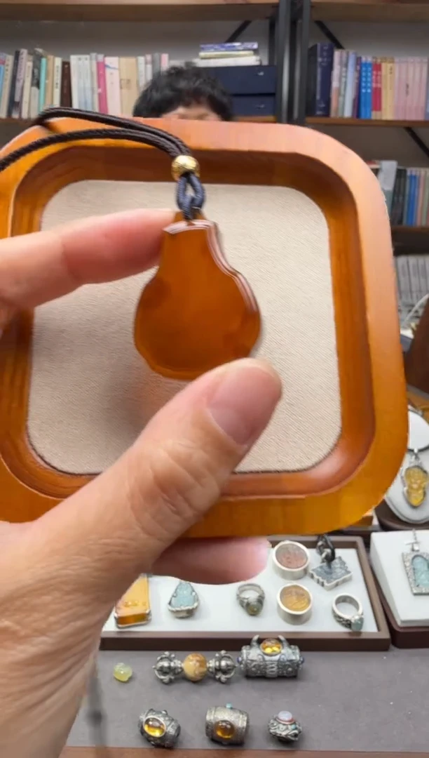 琥珀颈饰未镶嵌无事牌