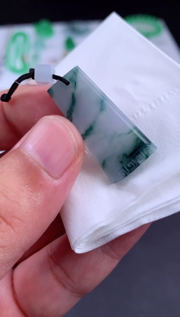 定制翡翠未镶嵌冰**角翡翠