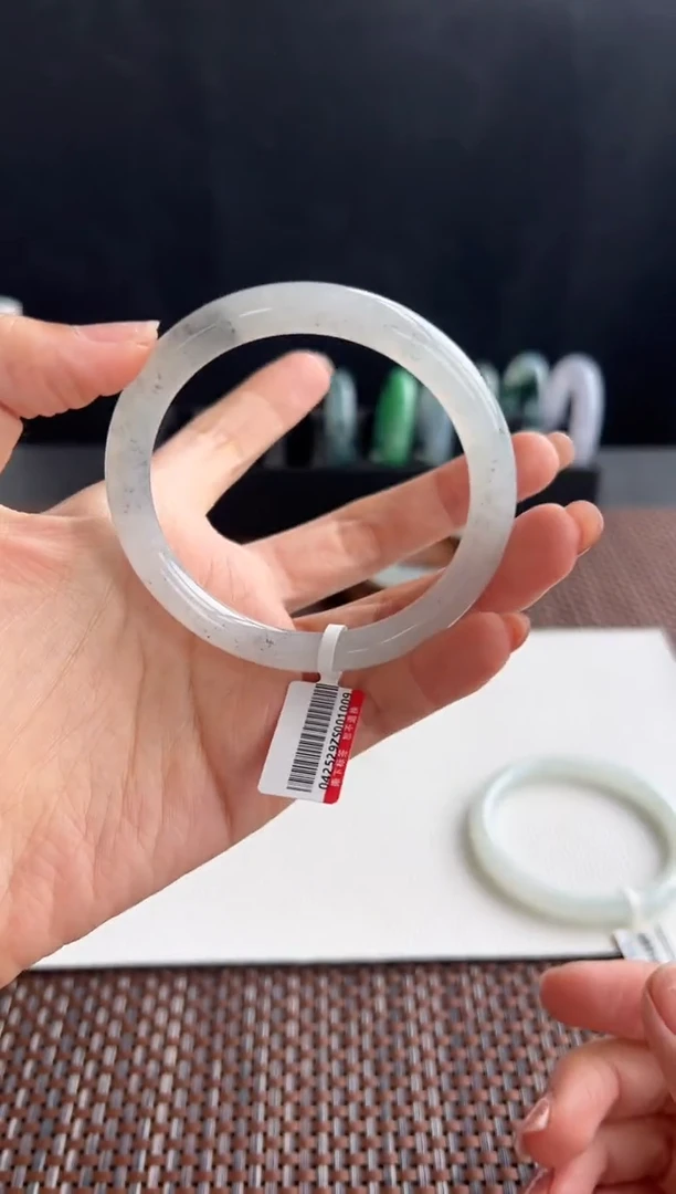 翡翠手镯未镶嵌17号57.4*7.9*7.4