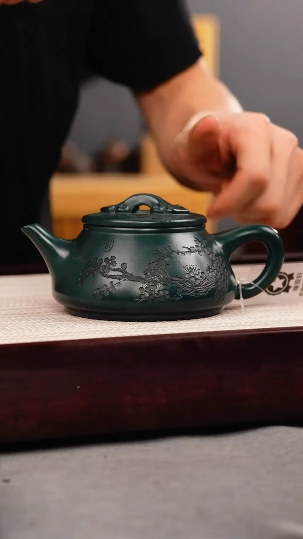 茶杯紫砂九龄君子兰 剑流石瓢 刻梅