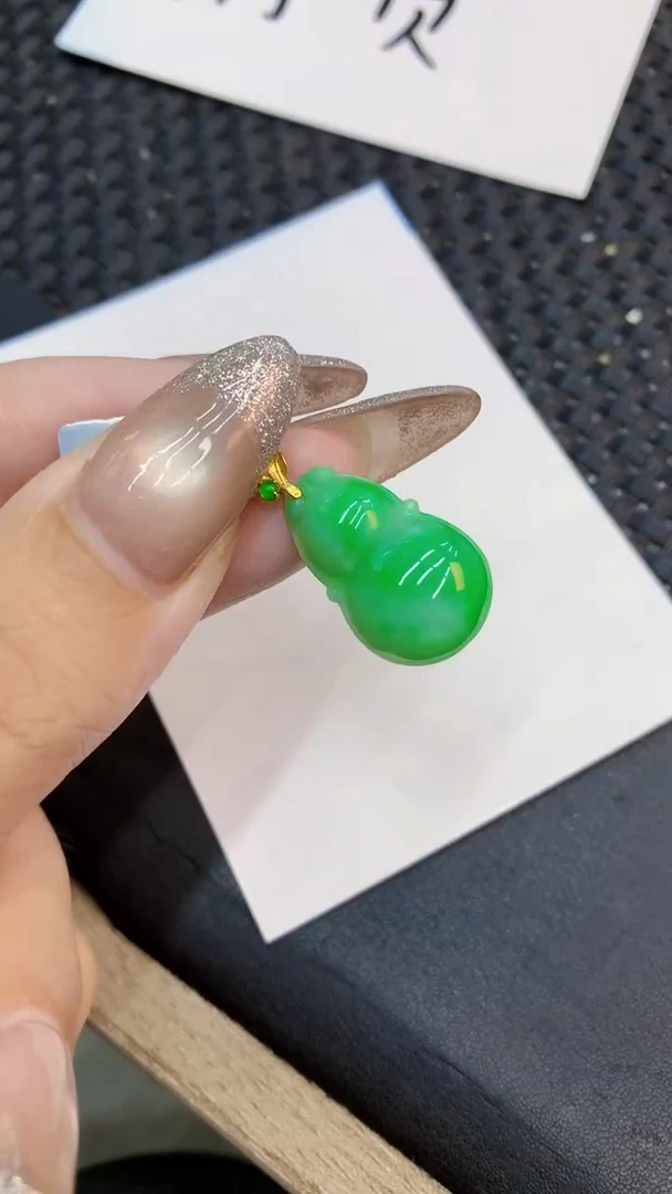颈饰18K金镶嵌翡翠1
