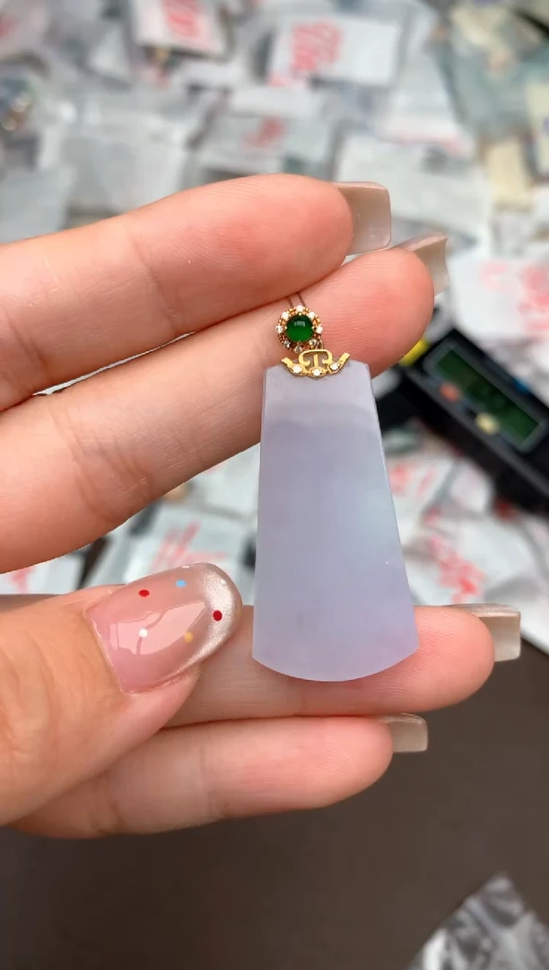 18K金镶嵌挂件翡翠一