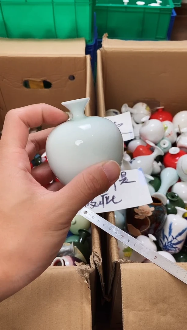 摆件12.20晚微瑕小花瓶摆件（介意慎拍）器型歪缩釉