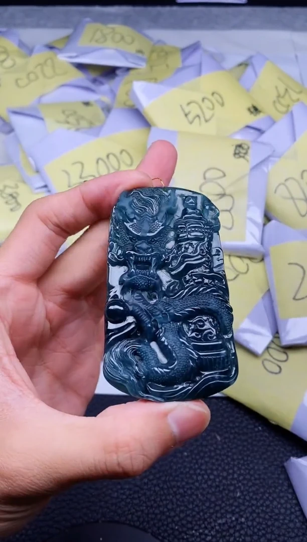 翡翠未镶嵌颈饰