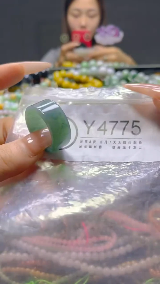 颈饰未镶嵌翡翠21.7MM/Y/翡翠A货，一件也是批发价