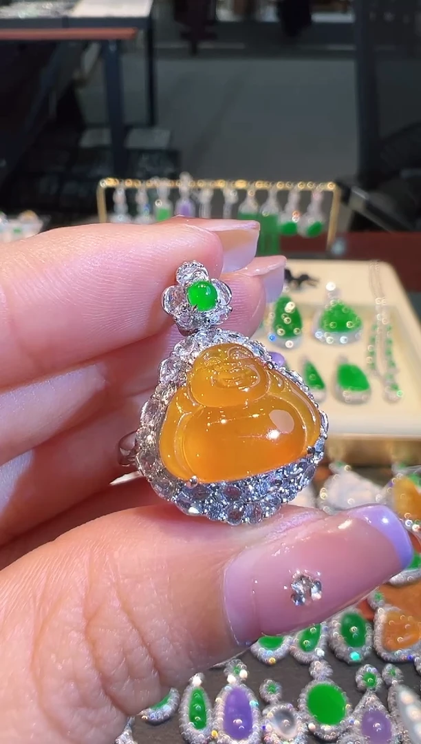 【闪购商品】翡翠吊坠(不含链)18K金镶嵌翡翠