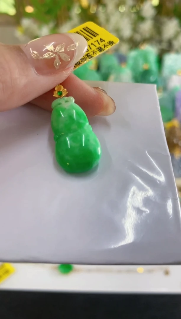 吊坠(不含链)18K金镶嵌翡翠挂件