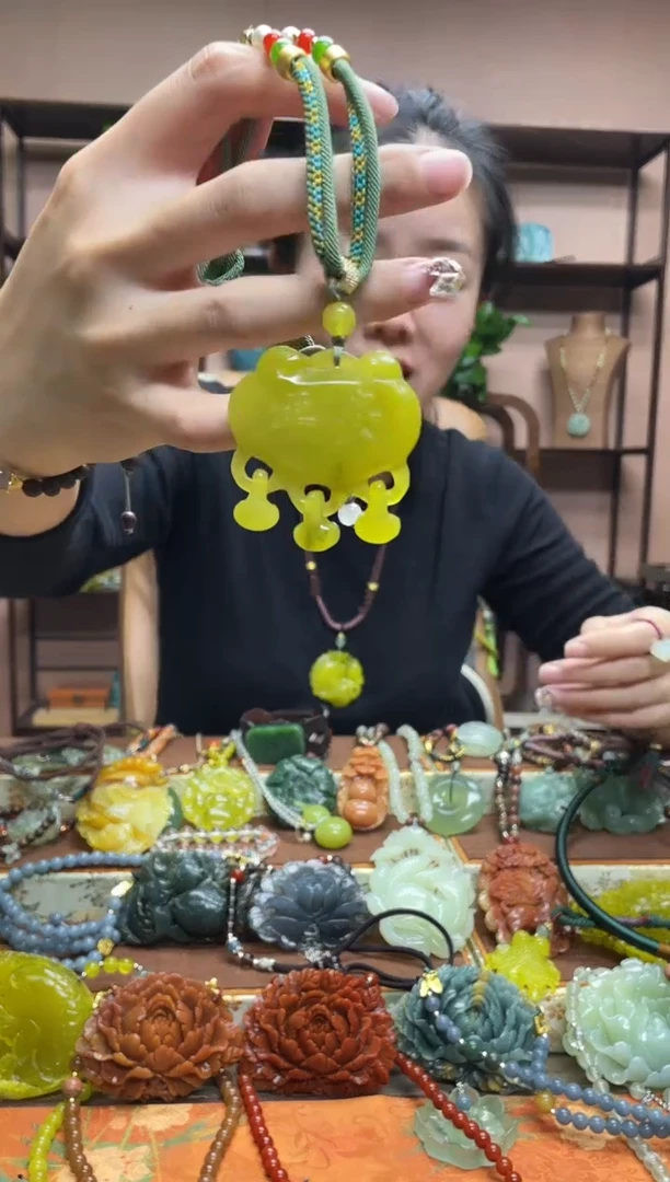 未镶嵌岫玉吊坠·