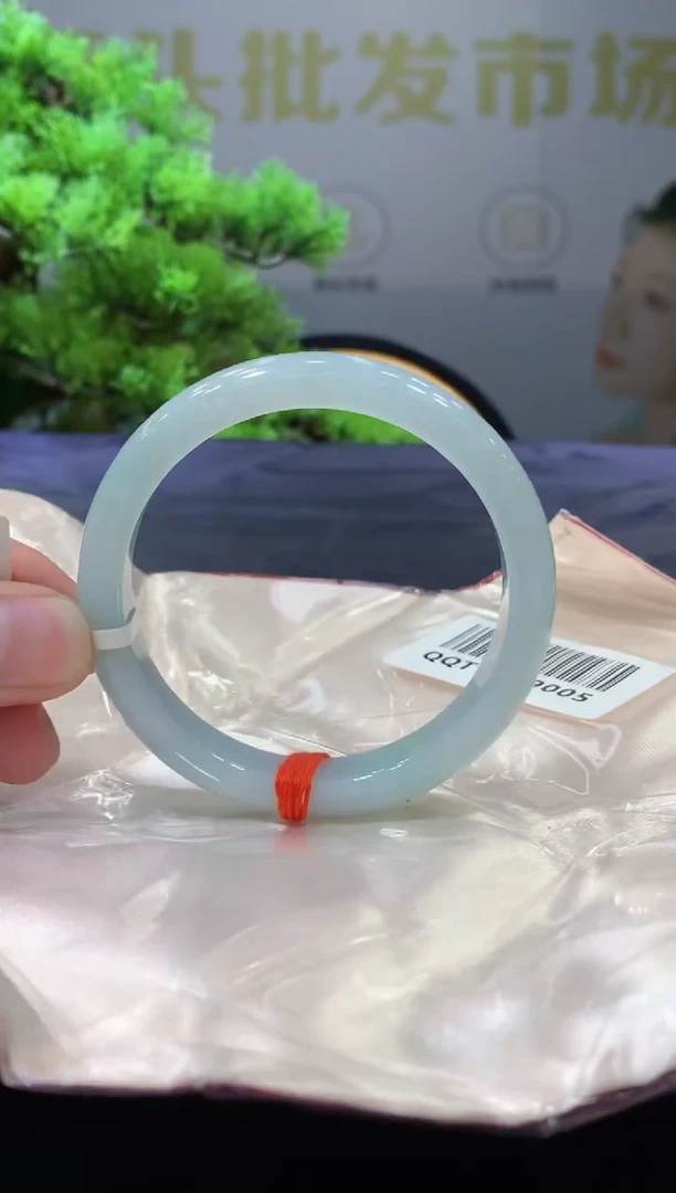 未镶嵌手镯翡翠翡翠手镯