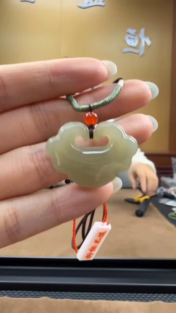 颈饰未镶嵌和田玉挂件