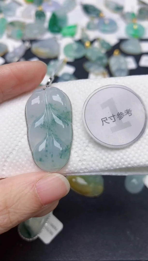 颈饰18K金镶嵌翡翠天然缅甸A货翡翠