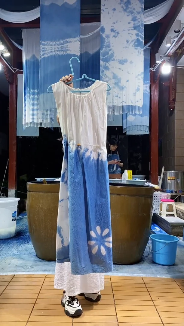 云浅蓝深 扎染服装 腰部木珠背心裙 压花