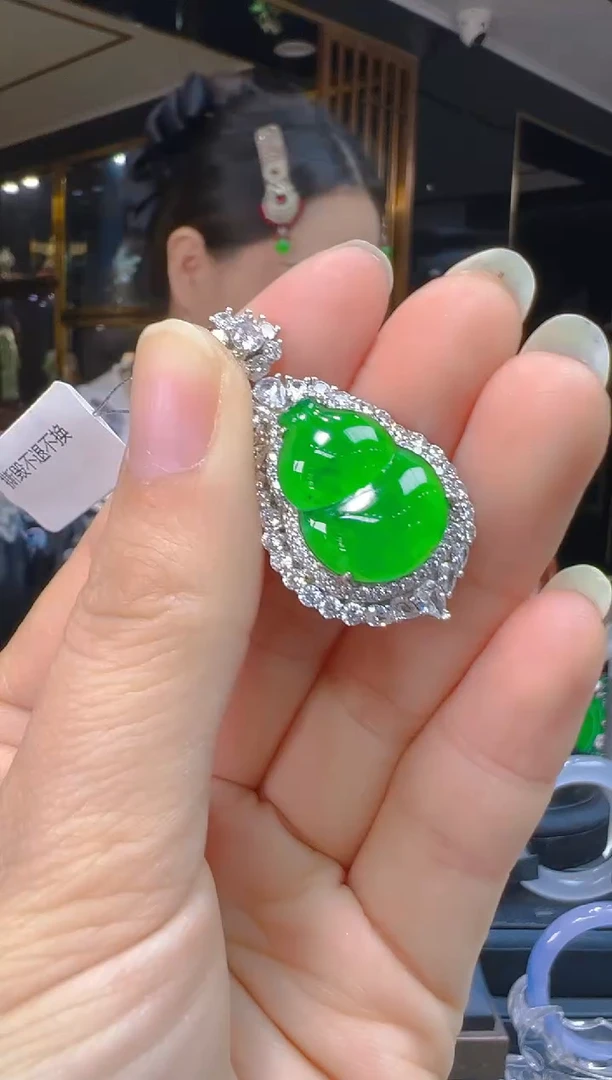 吊坠(赠链)银S925镶嵌翡翠046(多样性发货发其一)