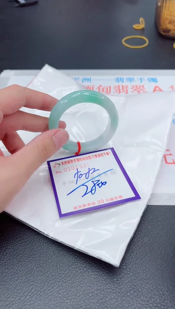 翡翠手镯未镶嵌1