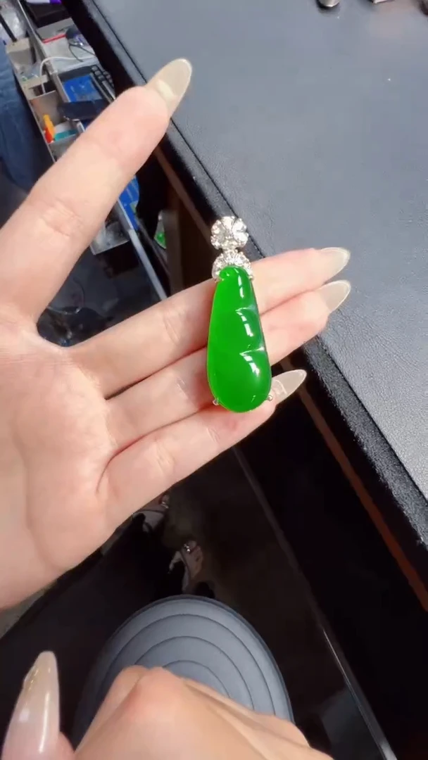 未镶嵌定制翡翠翡翠A货有轻微色差属于正常现象，豆子多样性发货1