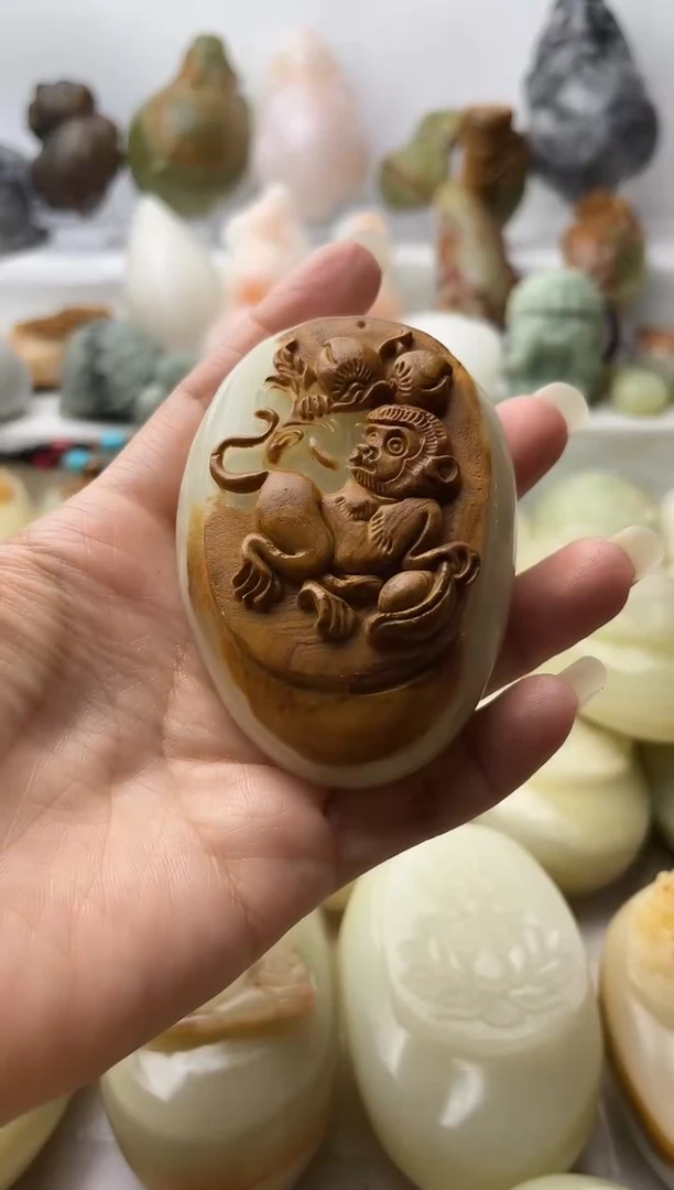 石材方解石手把件不退换微瑕猴