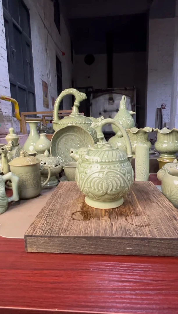 微瑕耀州窑倒流壶（大）