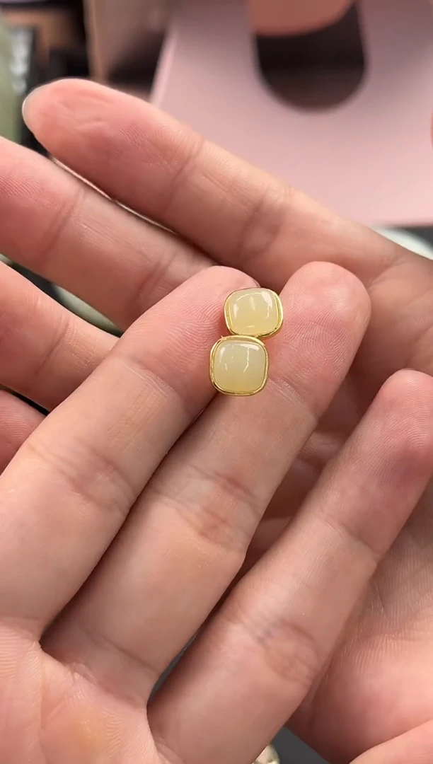 手串未镶嵌和田玉若羌黄口耳钉微色差