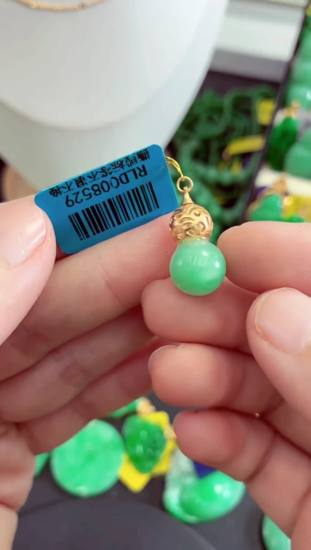 吊坠(不含链)未镶嵌翡翠挂件