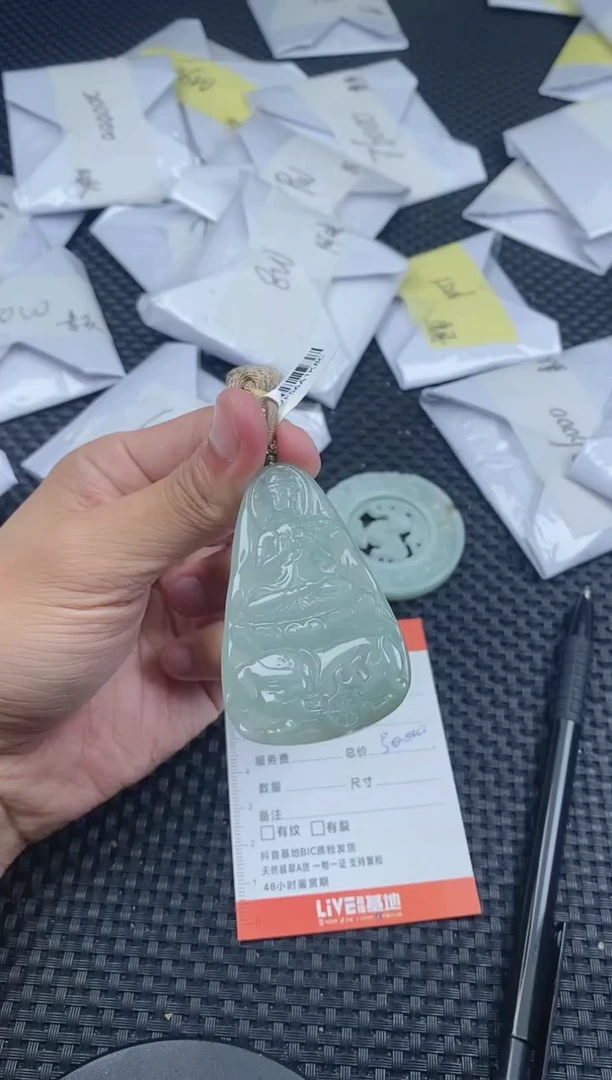 翡翠未镶嵌颈饰