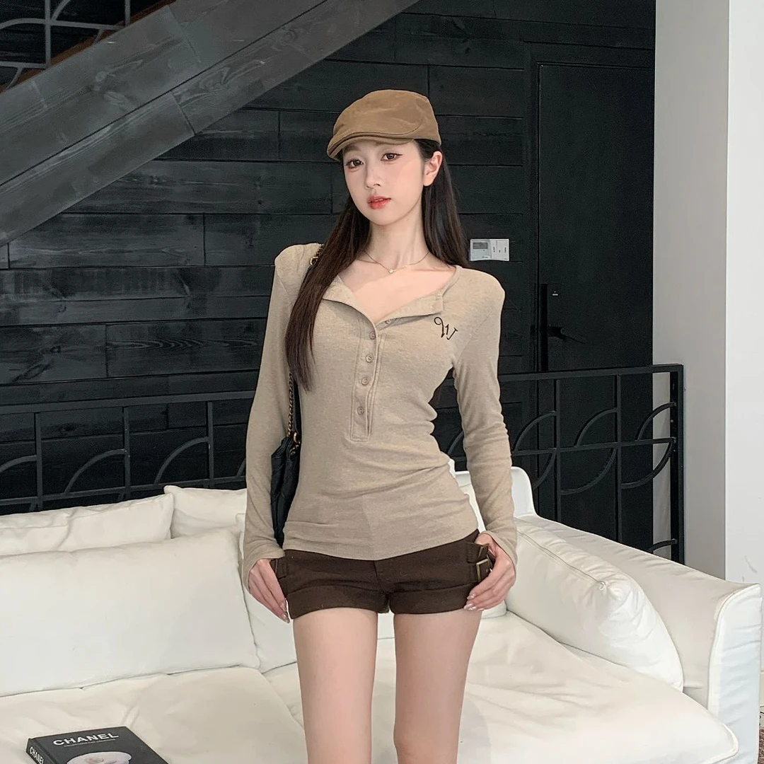 美式复古刺绣辣妹半开领亨利排扣紧身长袖T恤修身打底衫女百搭款