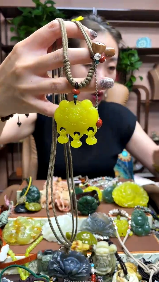 未镶嵌岫玉吊坠·