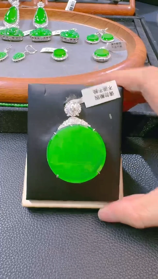 吊坠(赠链)银S925镶嵌翡翠天然A货翡翠