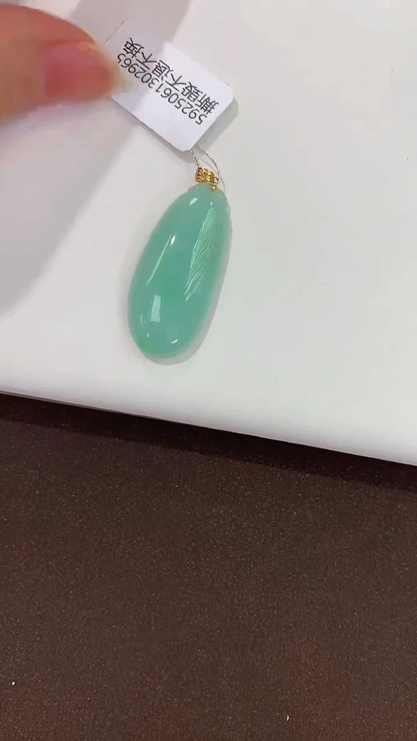 翡翠18K金镶嵌颈饰天然缅甸A货翡翠