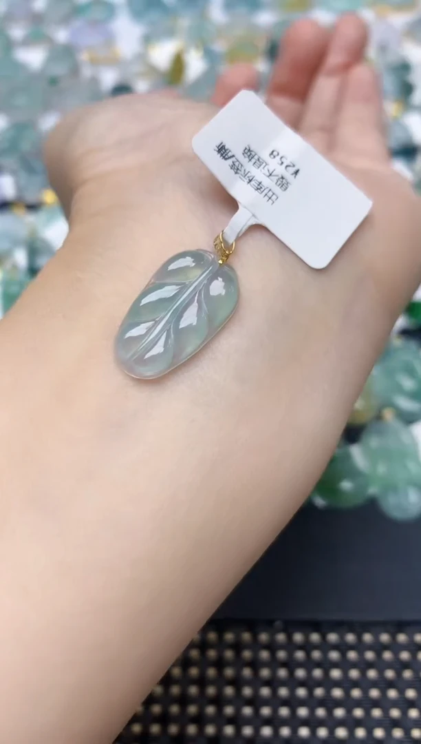 颈饰18K金镶嵌翡翠天然缅甸A货翡翠