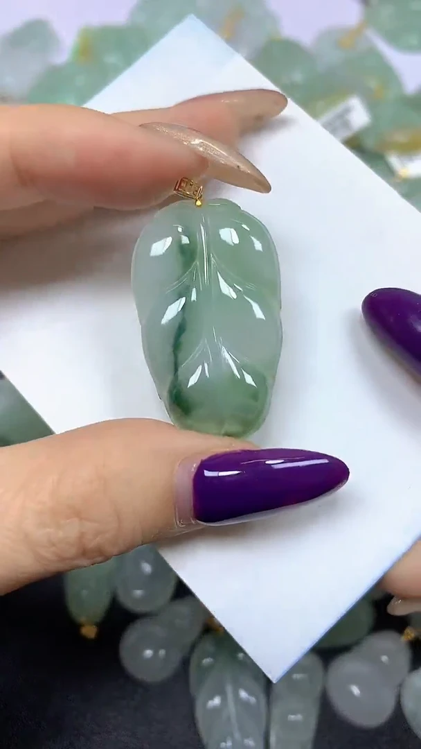 颈饰18K金镶嵌翡翠