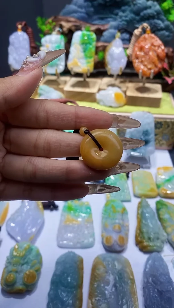 【闪购商品】翡翠颈饰未镶嵌翡翠A货