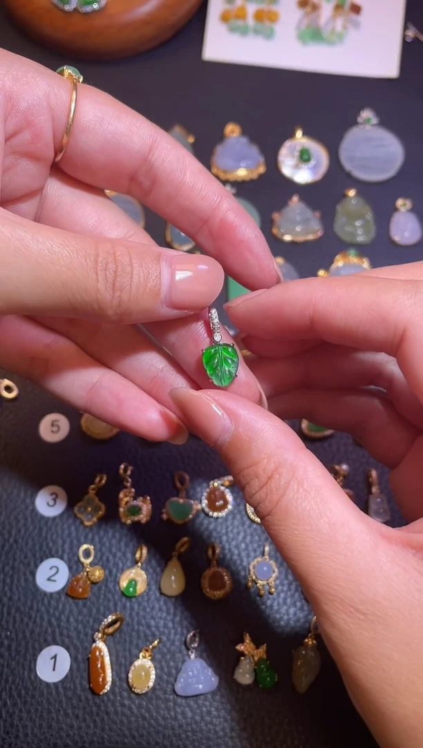 颈饰银S925镶嵌翡翠a货翡翠