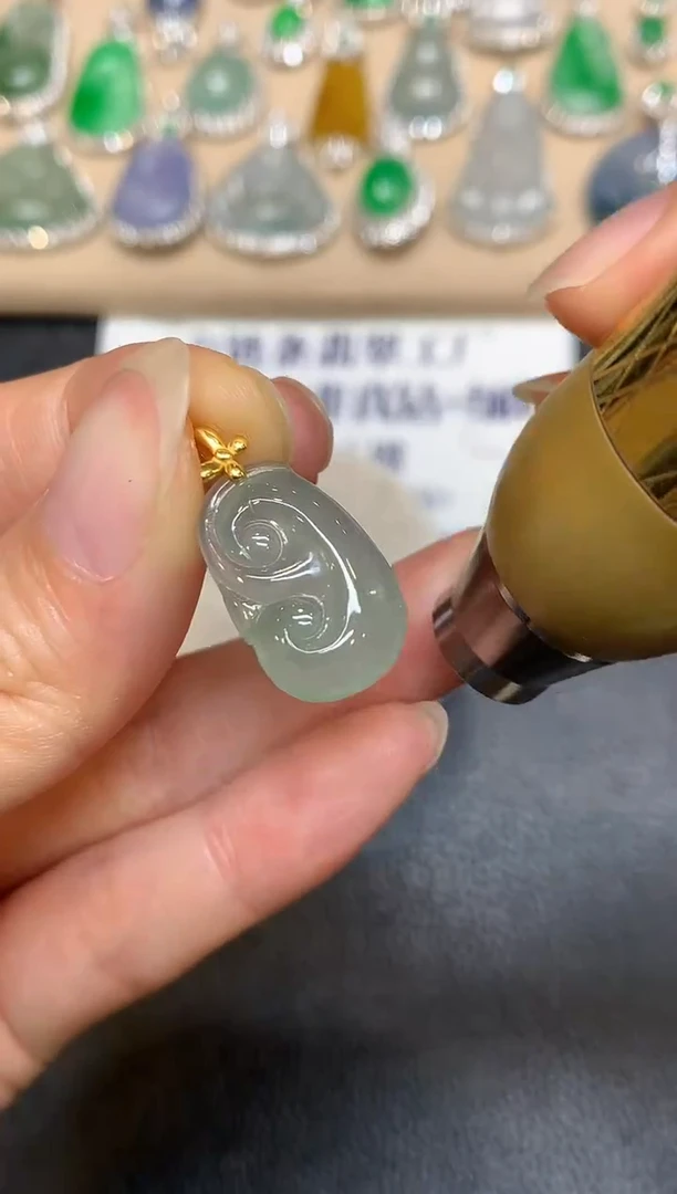 颈饰18K金镶嵌翡翠如意【无服务费