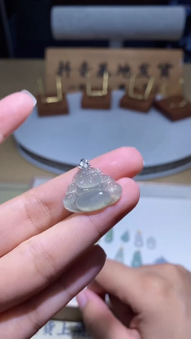 颈饰未镶嵌翡翠挂件