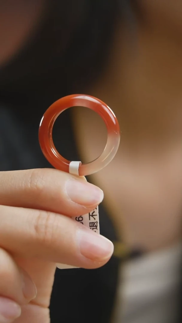 未镶嵌南红玛瑙戒圈卿****?Q12