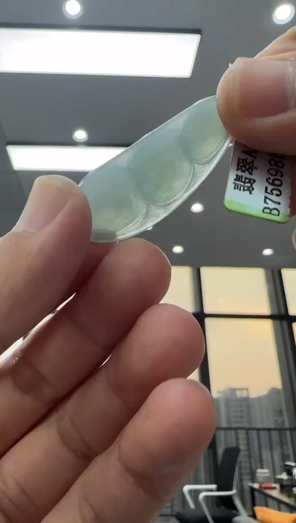 颈饰未镶嵌翡翠天然翡翠A货孤品一件