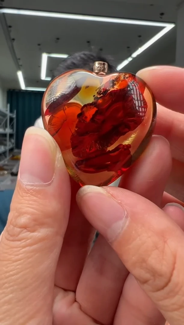 银S925镶嵌颈饰琥珀吊坠