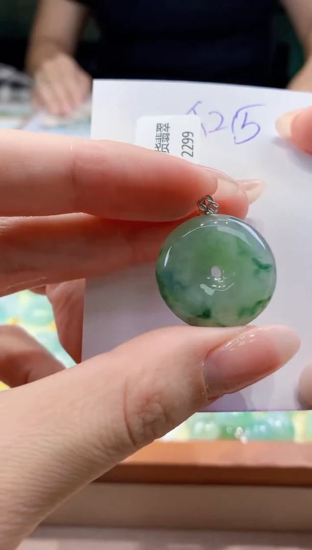 翡翠18K金镶嵌颈饰天然缅甸a货翡翠