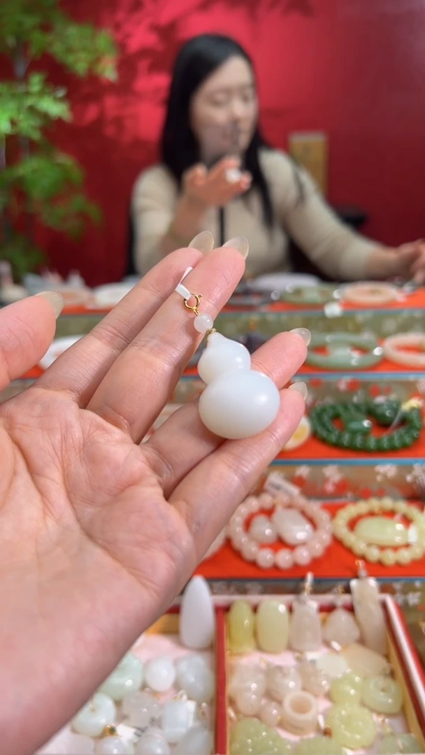 颈饰未镶嵌和田玉不****纸白玉立体半边葫芦