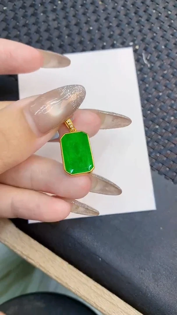 颈饰未镶嵌翡翠1