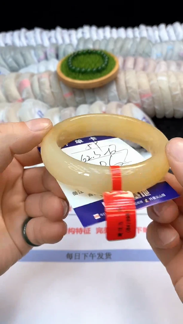 未镶嵌手镯石英质玉59