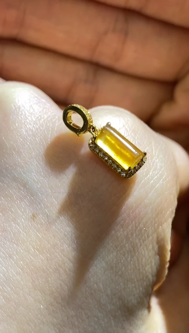 颈饰18K金镶嵌翡翠收到货48小时鉴赏期（超时不退不换）