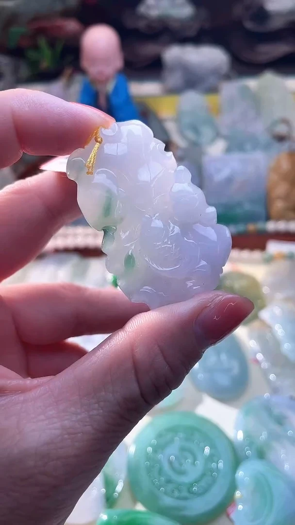 翡翠未镶嵌颈饰荷花鱼